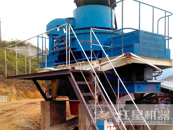 河卵石制砂機的制砂生產現(xiàn)場 河卵石制砂機的制砂生產現(xiàn)場