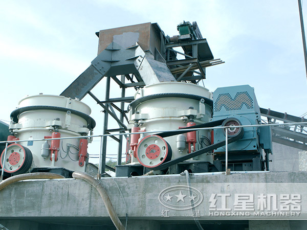 圓錐破碎機工作現(xiàn)場 圓錐破碎機工作現(xiàn)場