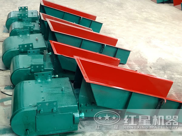 不同型號(hào)電磁振動(dòng)給料機(jī) 不同型號(hào)電磁振動(dòng)給料機(jī)