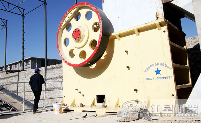 紅星碎石機(jī)作業(yè)現(xiàn)場(chǎng) 紅星碎石機(jī)作業(yè)現(xiàn)場(chǎng)