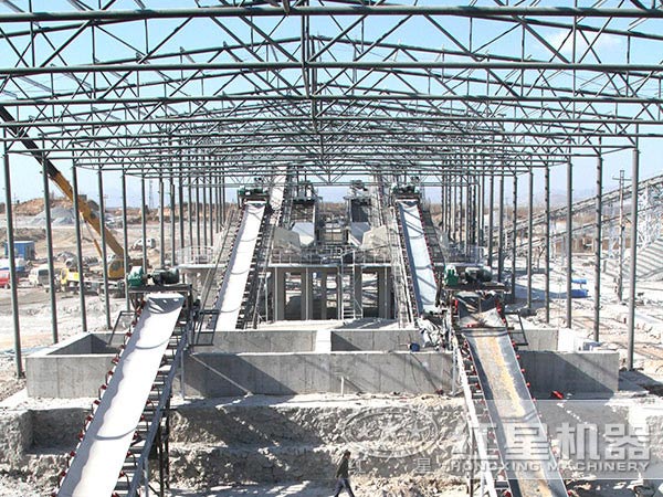 建設中的環(huán)保破碎生產(chǎn)線 建設中的環(huán)保破碎生產(chǎn)線
