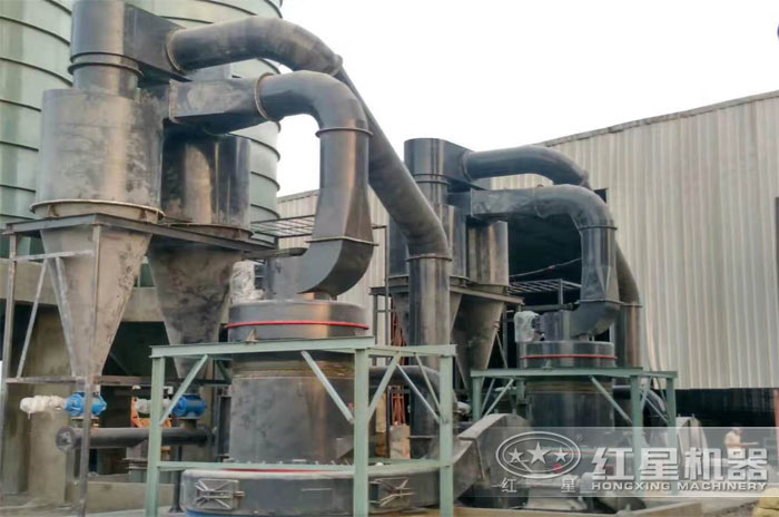 高嶺土磨粉現(xiàn)場(chǎng) 高嶺土磨粉現(xiàn)場(chǎng)