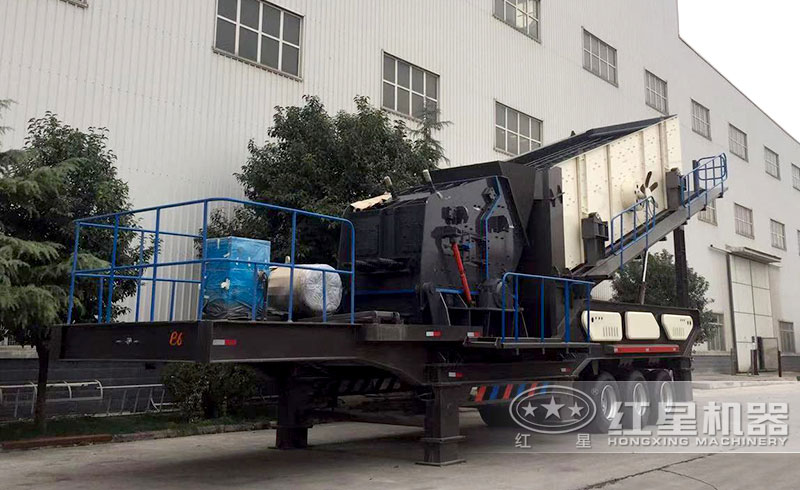 礦用移動破碎機設備實拍 礦用移動破碎機設備實拍