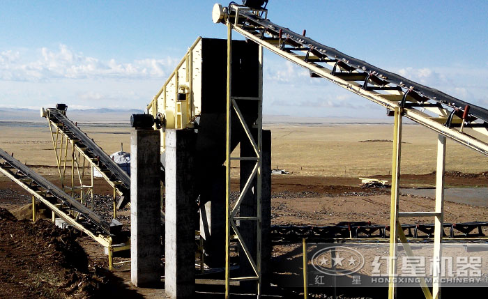 振動(dòng)篩沙機(jī)還是可移動(dòng)的好，流動(dòng)作業(yè)隨時(shí)轉(zhuǎn)場(chǎng)