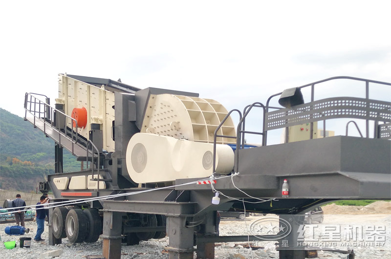 一體式移動破碎機(jī)單機(jī)作業(yè)現(xiàn)場實拍 一體式移動破碎機(jī)單機(jī)作業(yè)現(xiàn)場實拍