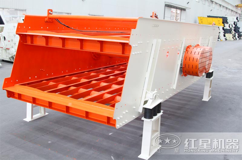 振動(dòng)篩制造廠家就找河南紅星，固定式、移動(dòng)式都有