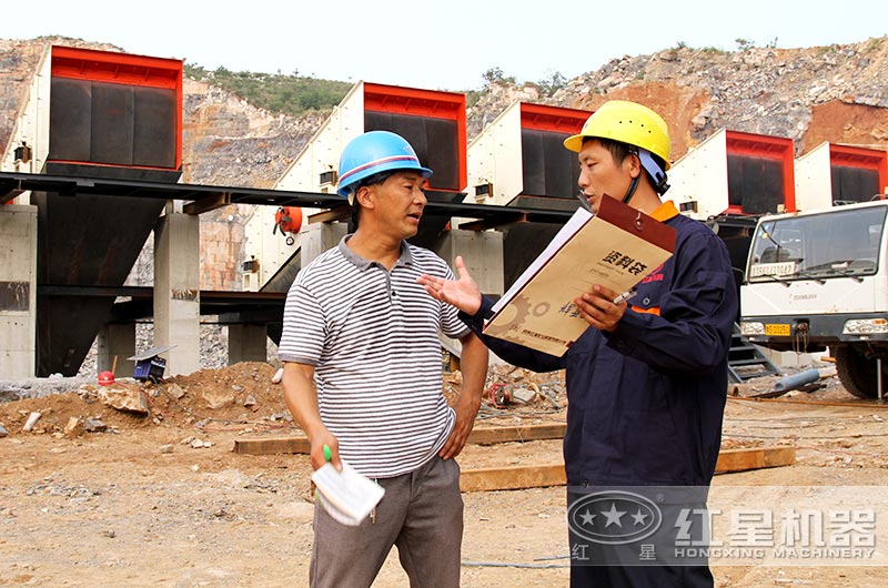 安裝工程師進(jìn)行安裝指導(dǎo) 安裝工程師進(jìn)行安裝指導(dǎo)