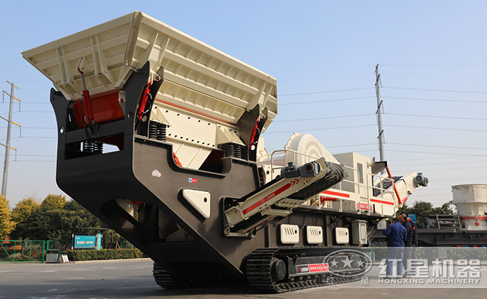 客戶經(jīng)理帶用戶來(lái)廠參觀履帶移動(dòng)破碎站 客戶經(jīng)理帶用戶來(lái)廠參觀履帶移動(dòng)破碎站