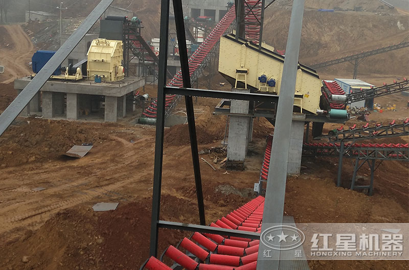 反擊式破碎設(shè)備應(yīng)用生產(chǎn)現(xiàn)場(chǎng) 反擊式破碎設(shè)備應(yīng)用生產(chǎn)現(xiàn)場(chǎng)