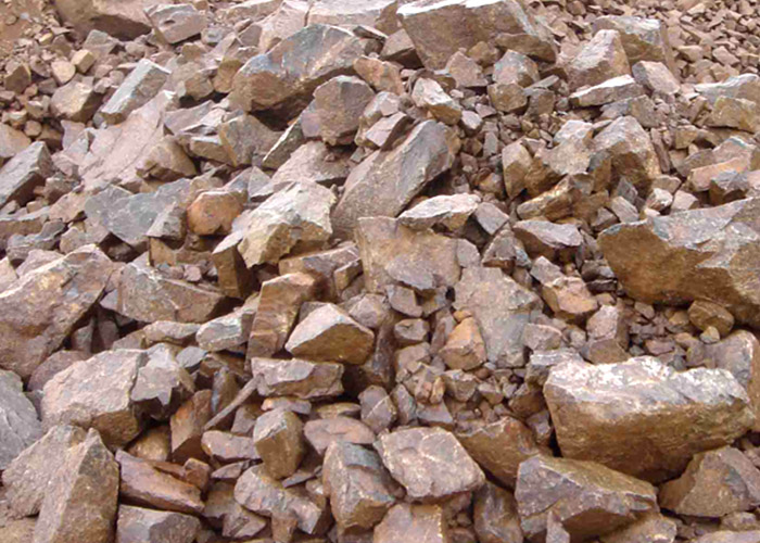 鐵礦石破碎設備型號有哪些？多少錢一臺？