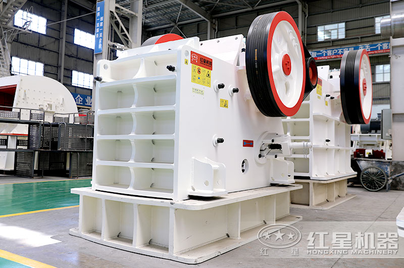 69鄂式破碎機(jī)規(guī)模中等，價(jià)格便宜合理