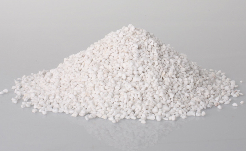 珍珠巖粉碎后有哪些用途？需要哪些設(shè)備？