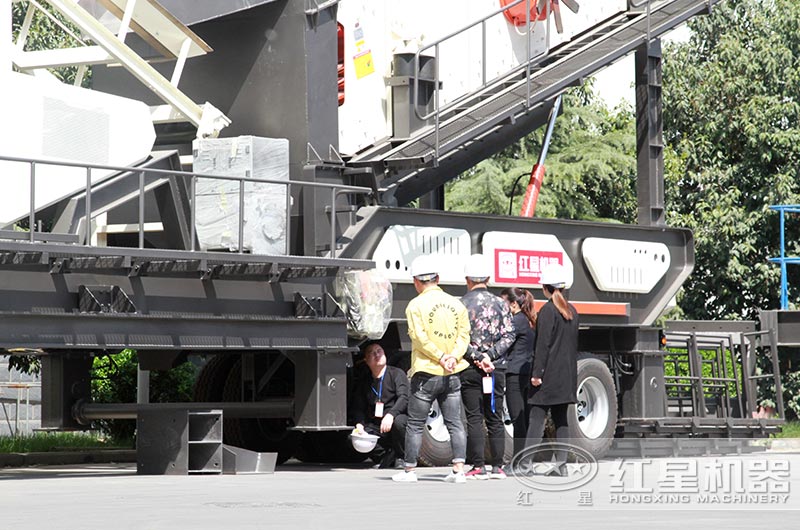 現(xiàn)場實拍——用戶來廠考察設(shè)備 現(xiàn)場實拍——用戶來廠考察設(shè)備