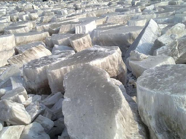 石膏磨成粉有哪些用途？石膏磨粉設(shè)備與工藝流程