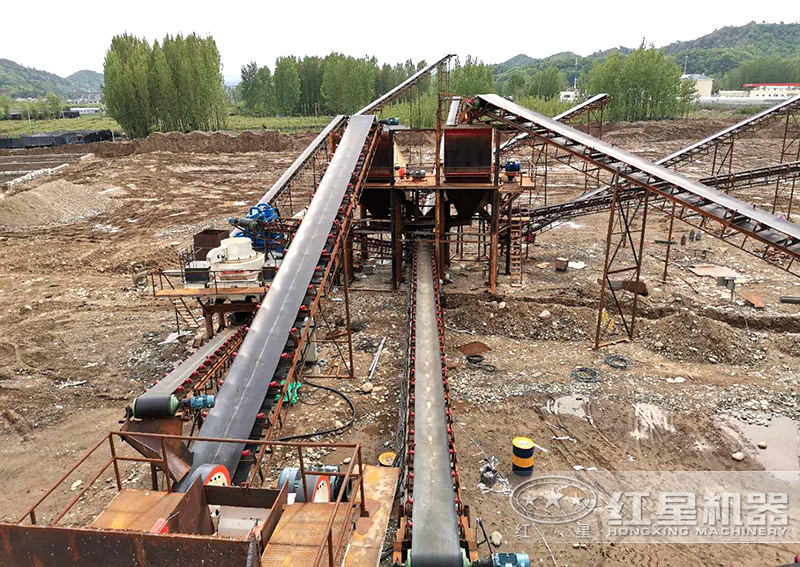 時(shí)產(chǎn)量200噸客戶制砂現(xiàn)場配置VSI制砂機(jī) 時(shí)產(chǎn)量200噸客戶制砂現(xiàn)場配置VSI制砂機(jī)