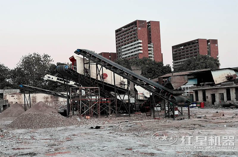 移動(dòng)制砂現(xiàn)場(chǎng) 移動(dòng)制砂現(xiàn)場(chǎng)