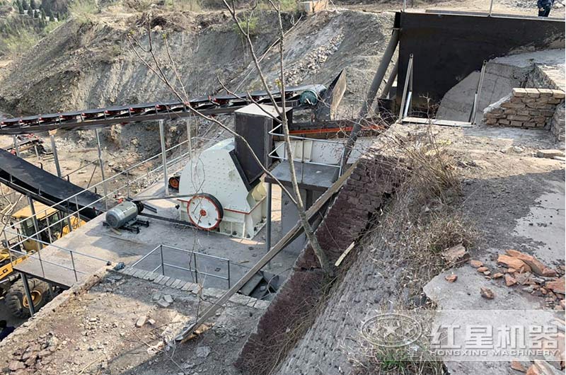 錘破制砂機(jī)作業(yè)現(xiàn)場(chǎng) 錘破制砂機(jī)作業(yè)現(xiàn)場(chǎng)