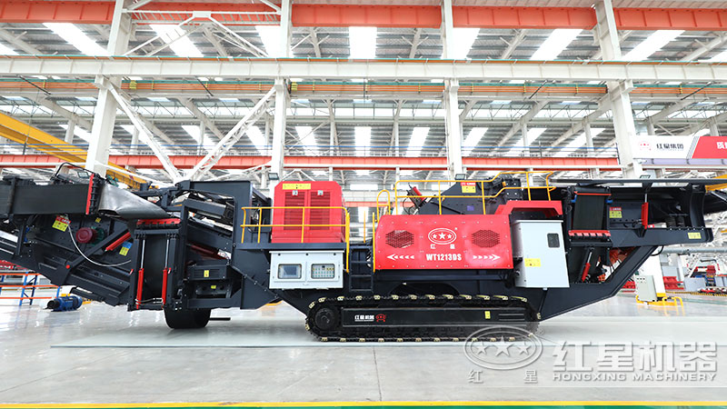 移動破碎機就地開展作業(yè)方便、快捷