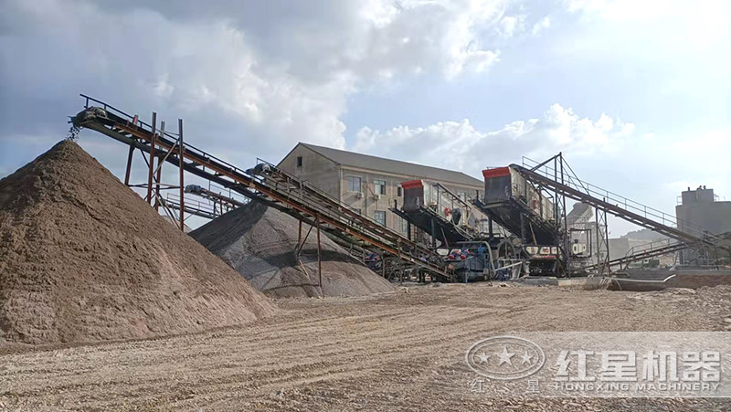 石頭制砂生產(chǎn)現(xiàn)場戶外實景圖 石頭制砂生產(chǎn)現(xiàn)場戶外實景圖