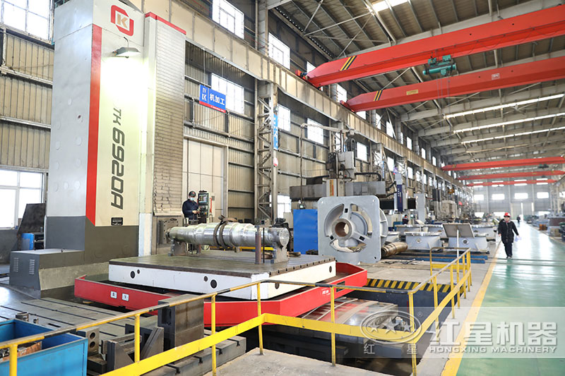 紅星機(jī)器生產(chǎn)車(chē)間，提供各種制沙洗砂設(shè)備