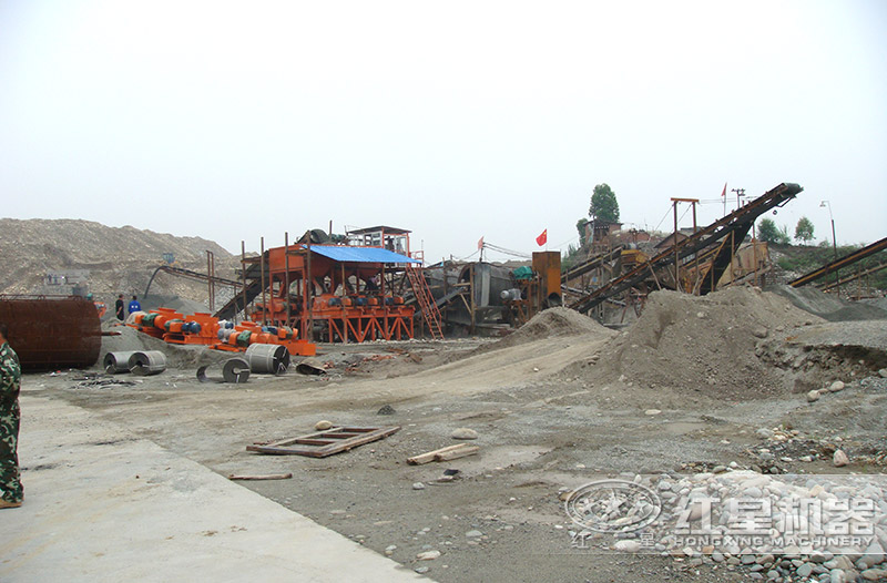 小型液壓對(duì)輥破碎機(jī)常用型號(hào)及價(jià)格，提供現(xiàn)場(chǎng)視頻